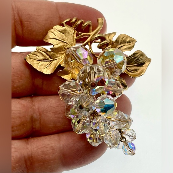 Vintage Gold Tone Grape Bunch Brooch Pin Aurora Borealis Crystal Bead
Cluster - Picture 7 of 8